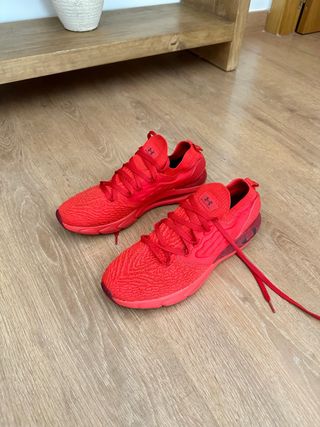 Zapatillas Under Armour rojas