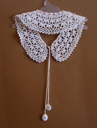 Cuello blanco bordado