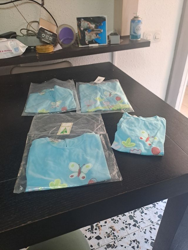 4 Camisetas niña flores mariposas