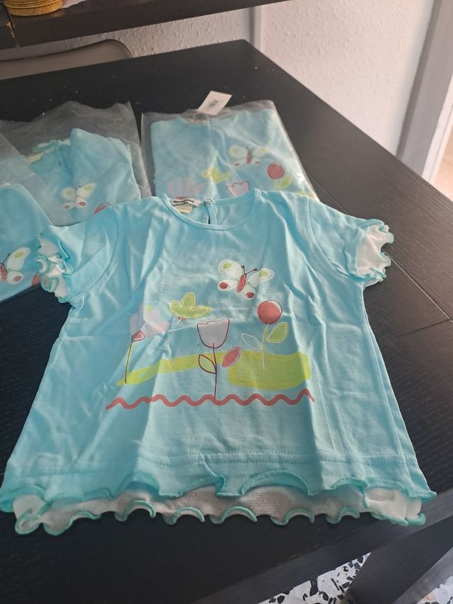 4 Camisetas niña flores mariposas