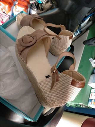 Sandalias cuña esparto.