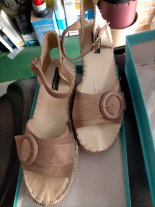 Sandalias cuña esparto.