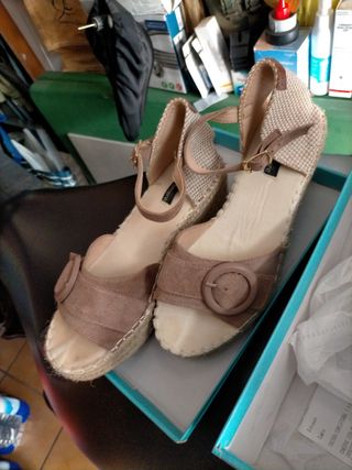 Sandalias cuña esparto.