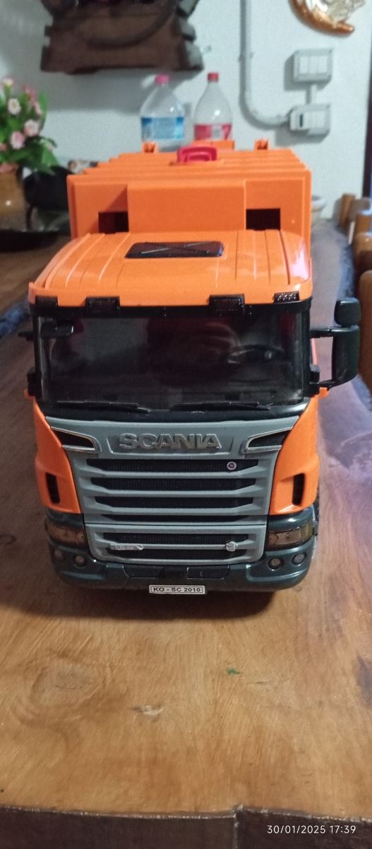 Camion Spazzatura Scania Bruder