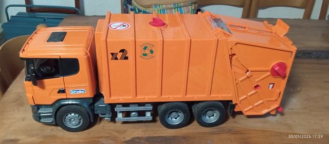 Camion Spazzatura Scania Bruder