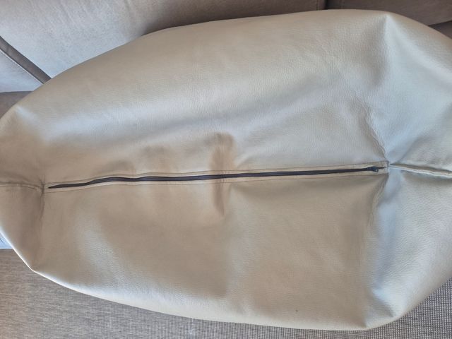 Puff pera Happers piel gris sin uso