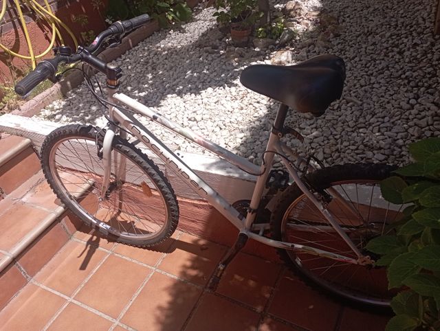 Bicicleta (Modelo 'Rockrider') de "b'Twin"