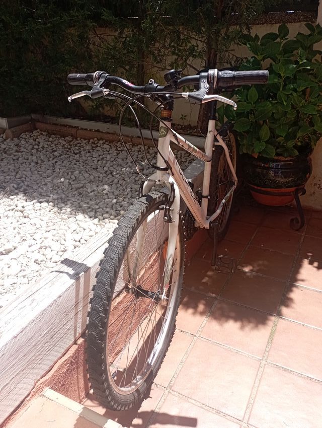 Bicicleta (Modelo 'Rockrider') de "b'Twin"