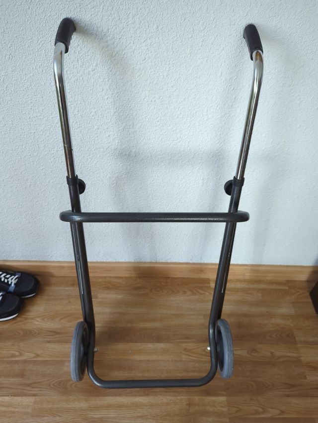 Andador plegable resistente