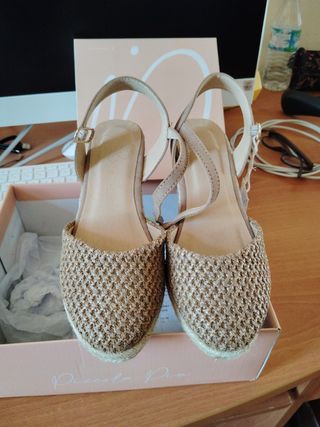 Sandalias cuña esparto beige Piccola Pin.