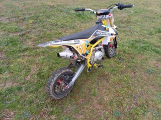 Moto pit bike semi automática ,sin enbrage ,cuidad