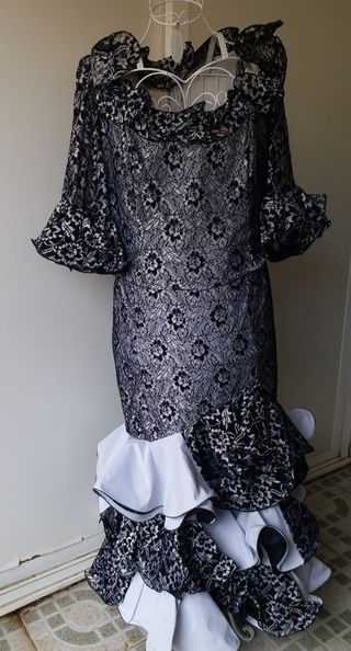 Traje Flamenca Loly Vera blanco y negro