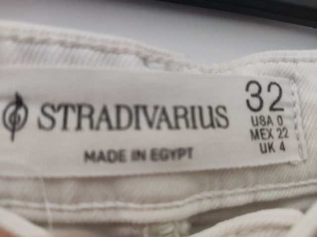 Pantalones Stradivarius blancos, talla 32