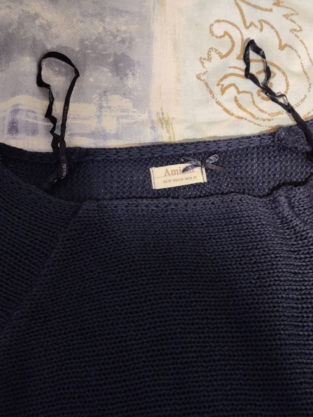 Suéter azul marino boho chic con flecos en mangas
