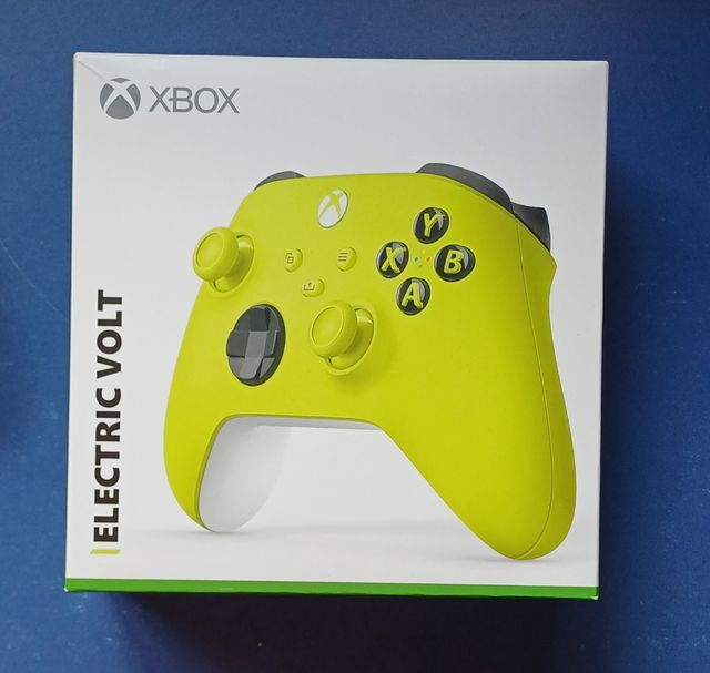 Xbox One X negra + 1 mando Electric Volt