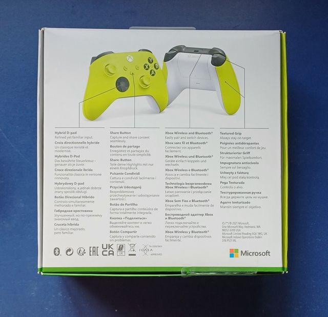 Xbox One X negra + 1 mando Electric Volt