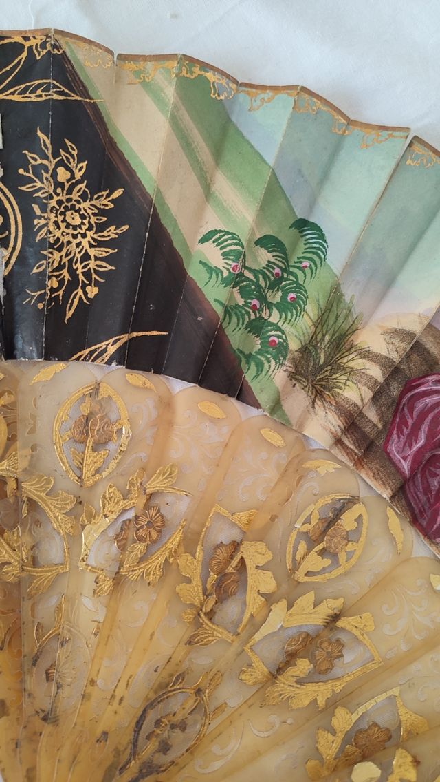 Abanico siglo XIX pintado a mano a dos caras