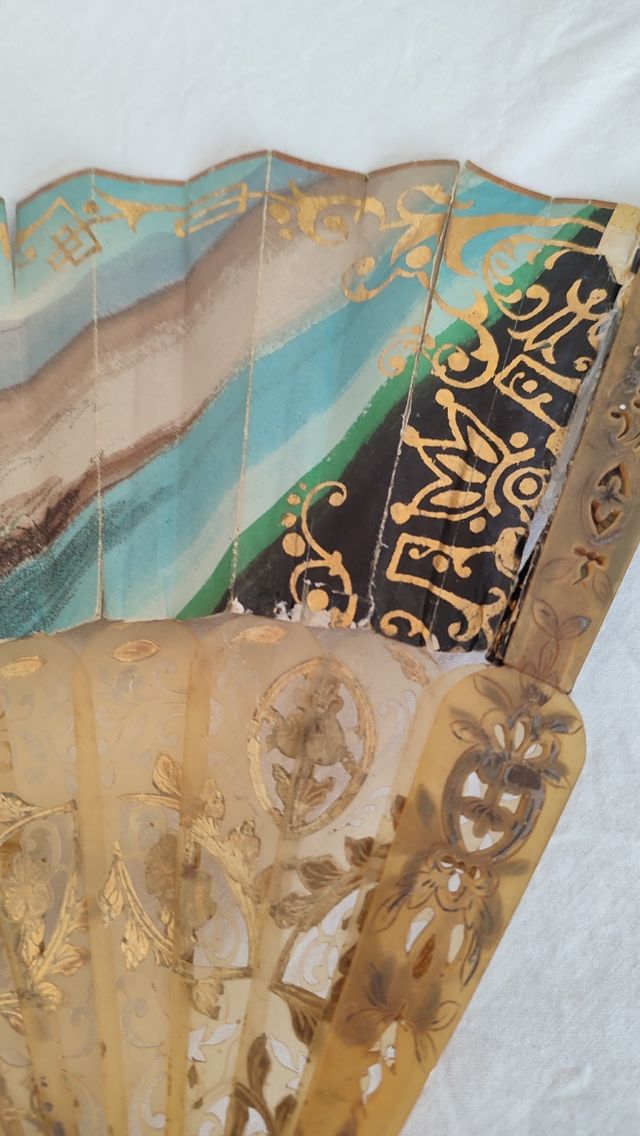 Abanico siglo XIX pintado a mano a dos caras