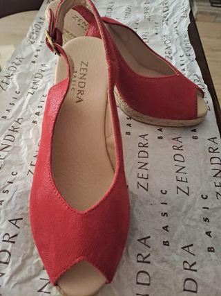 Zapatos cuña Zendra rojos nº36.