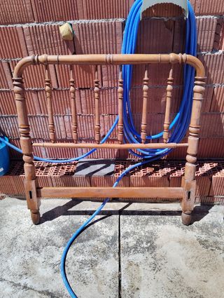 Cabecero antiguo de madera