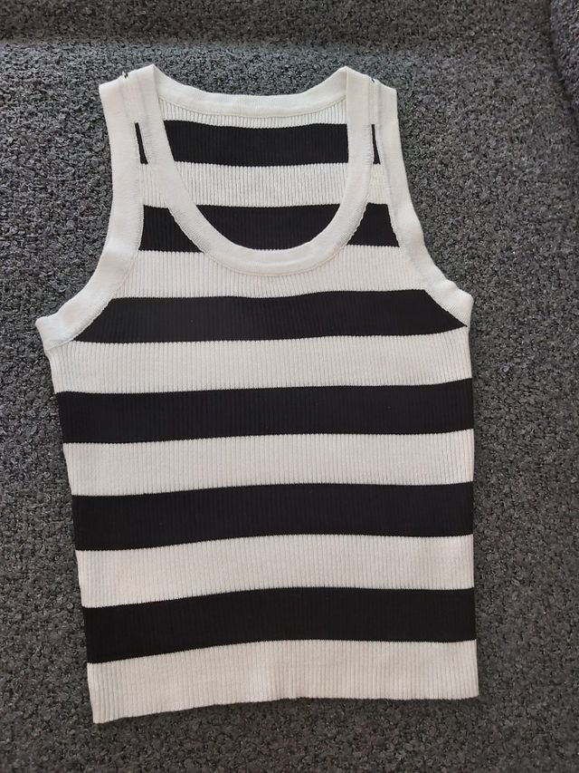 Top Zara rayas blancas y negras