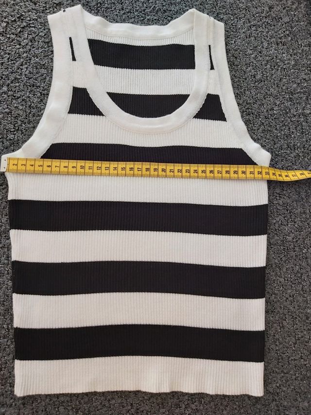 Top Zara rayas blancas y negras