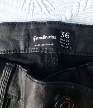 Pantalones tipo cuero encerado negros