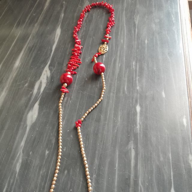 Collana in simil Corallo Rosso e Metallo Dorato