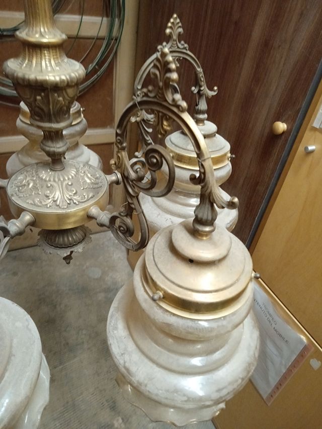 Lampadario vintage in ottone e vetro