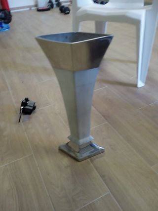 Jarrón metal blanco plata