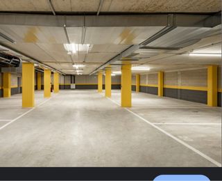 Plaza garaje amplia interior cubierta