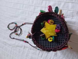 Bolso de abalorios.