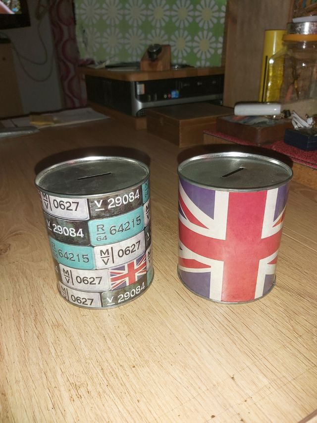 Huchas metálicas vintage UK