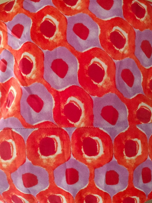 Vestido midi estampado rojo, naranja y violeta