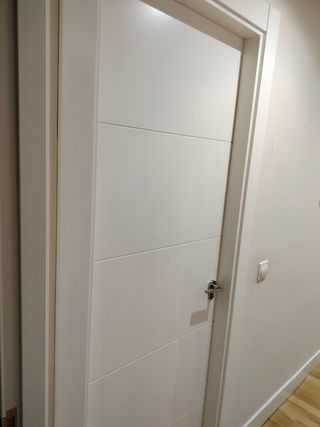 Puerta blanca 72.5cm - 4 rayas Madera maciza