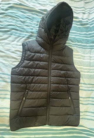 Chaleco acolchado Bershka negro