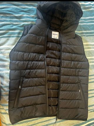 Chaleco acolchado Bershka negro