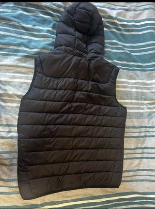 Chaleco acolchado Bershka negro