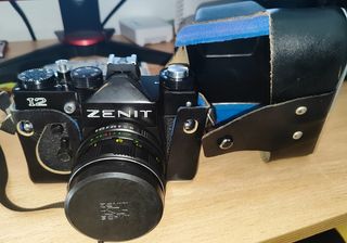 Zenit 12: Cámara analógica negra