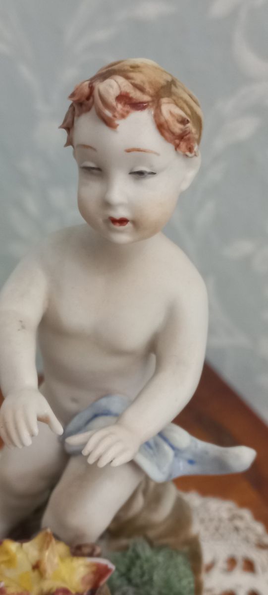 Figura porcelana querubín