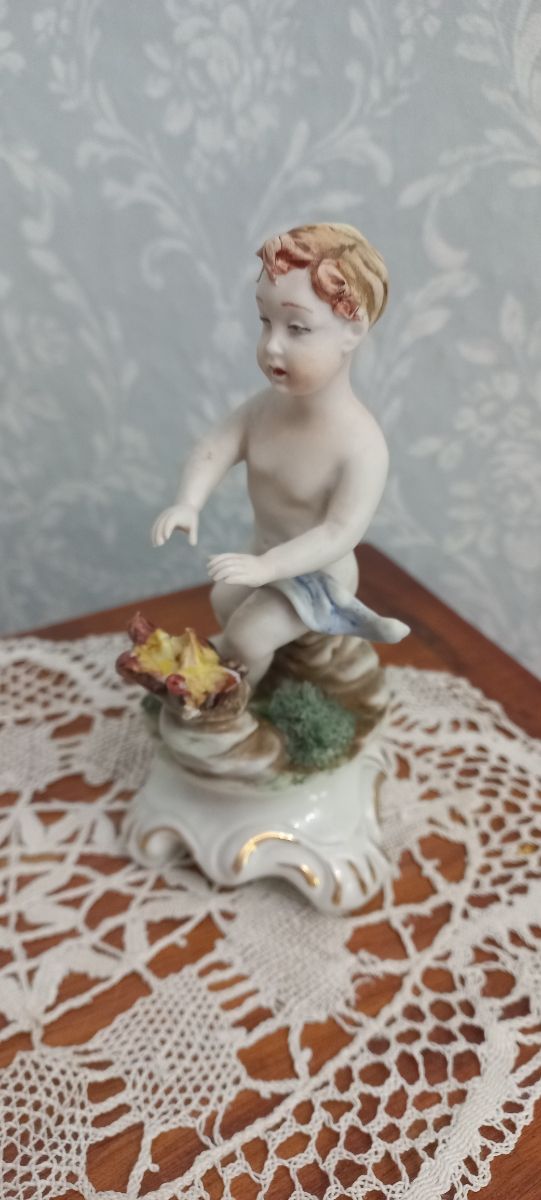 Figura porcelana querubín