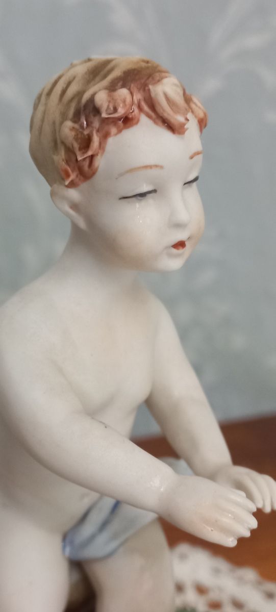 Figura porcelana querubín