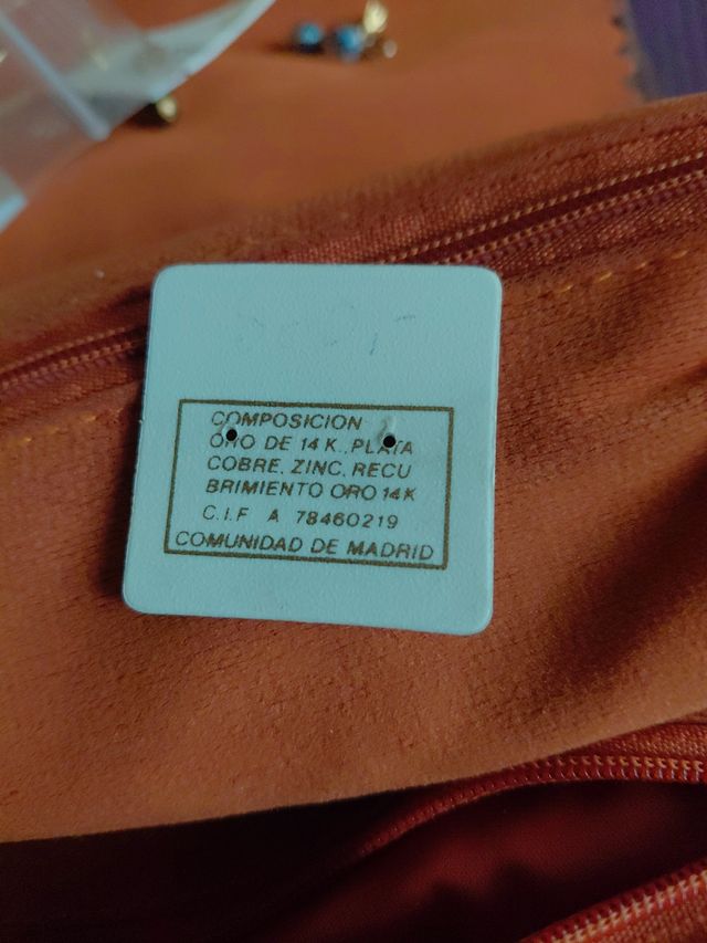 Anello in pietra blu semipreziosa placcato in oro 14kt