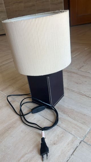 Lámpara de mesa cuero y papel
PRECIO NEGOCIABLE