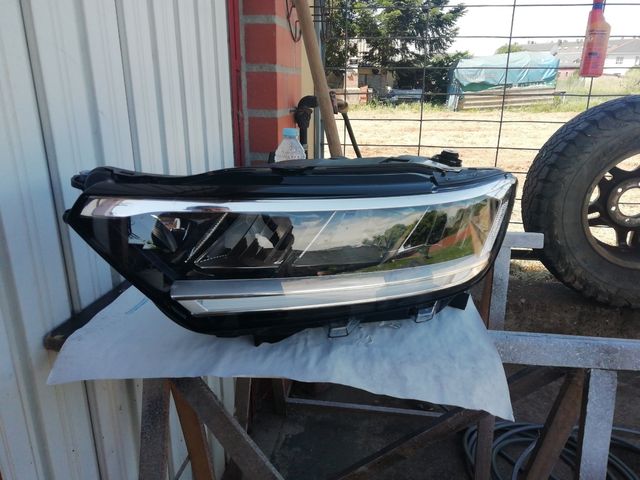 Faro LED VW T-Roc izquierdo.