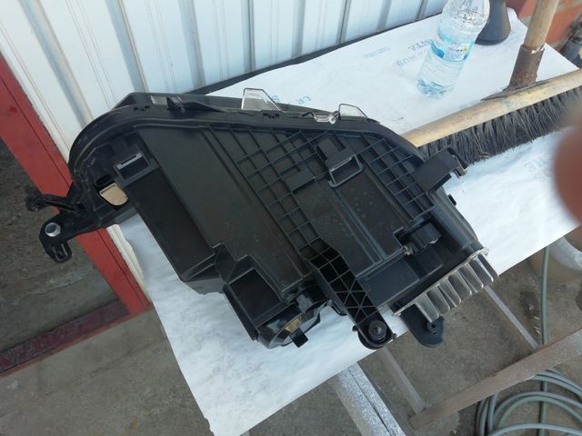 Faro LED VW T-Roc izquierdo.