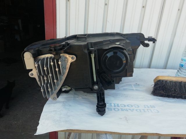 Faro LED VW T-Roc izquierdo.