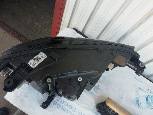 Faro LED VW T-Roc izquierdo.