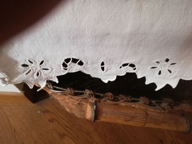 Antichissimo asciugamano ricamato intaglio