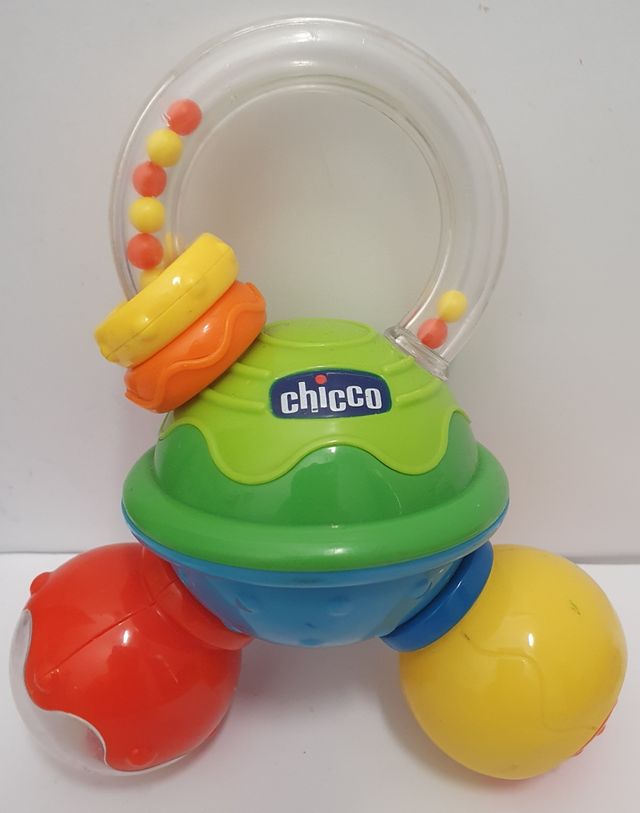 Kit bimbo usato: biberon, ciuccio, giocattoli